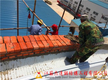 拱形屋頂山墻使用磚混結構壓邊