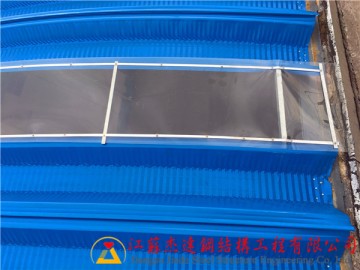 拱形屋頂上部使用PC采光板